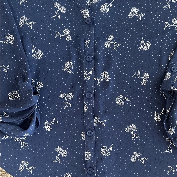 Catherines Top 3X 26/28W Dark Blue White Floral Polka Dot Button Sleeve - Picture 4 of 13